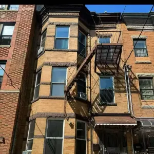🌹🌹🌹新上市：759 52nd Street Br 8大道52街全新裝修五家庭磚屋